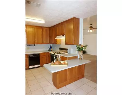 3901 Brighton Dr, Bryan, TX 77802 photo 7