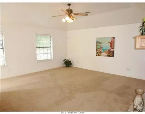 3901 Brighton Dr, Bryan, TX 77802 photo 4