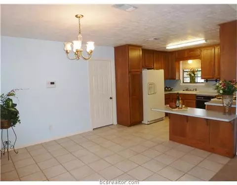3901 Brighton Dr, Bryan, TX 77802 photo 9