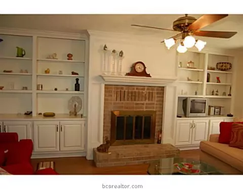 2910 Braeburn, Bryan, TX 77802 photo 4
