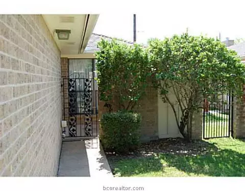 2910 Braeburn, Bryan, TX 77802 photo 2