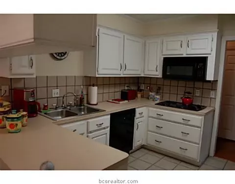 2910 Braeburn, Bryan, TX 77802 photo 9