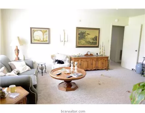 412 Tee Dr, Bryan, TX 77801 photo 4