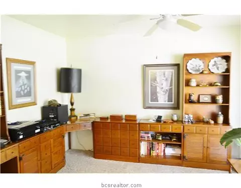 412 Tee Dr, Bryan, TX 77801 photo 6