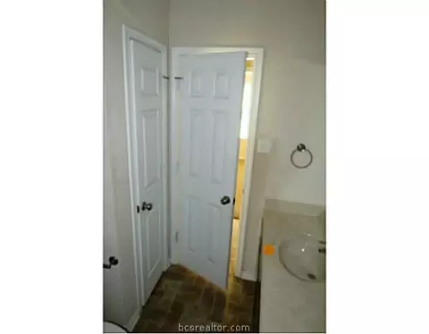 6575 J C Long Dr, Bryan, TX 77808 photo 3