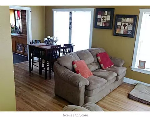 408 Oak St, Bryan, TX 77801 photo 5