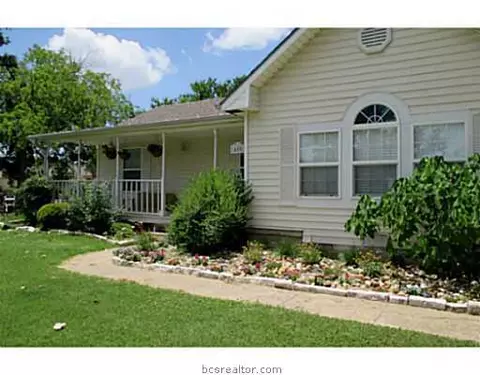408 Oak St, Bryan, TX 77801 photo 3