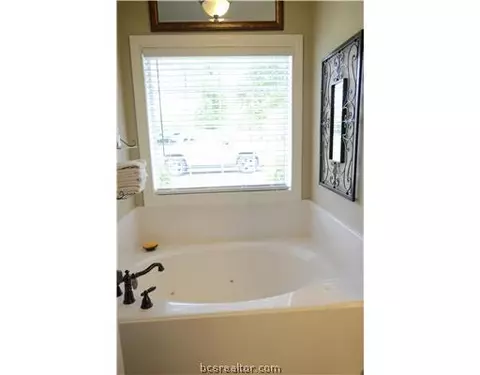 6572 Castenson Rd, Bryan, TX 77808 photo 9