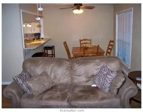 2807 Oakside Dr, Bryan, TX 77802 photo 4