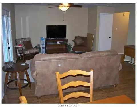 2807 Oakside Dr, Bryan, TX 77802 photo 3