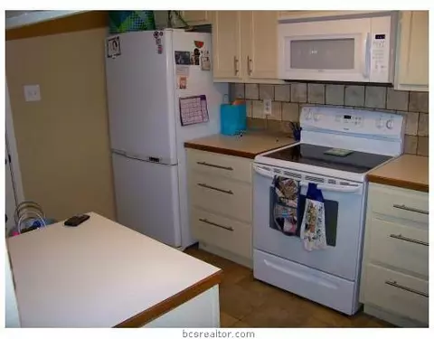 2807 Oakside Dr, Bryan, TX 77802 photo 7