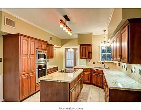 4740 Renwick Dr, Bryan, TX 77802 photo 13