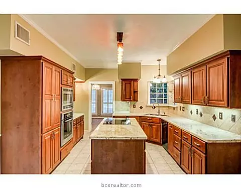 4740 Renwick Dr, Bryan, TX 77802 photo 12