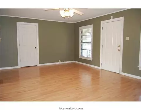 1011 East 29th St, Bryan, TX 77803 photo 2