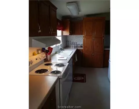 3117 Starlight, Bryan, TX 77808 photo 2