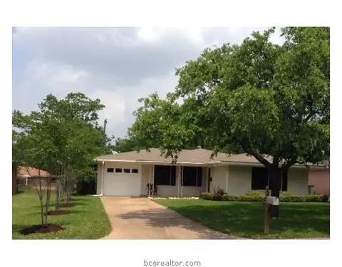 2003 Vinewood Dr, Bryan, TX 77802 photo 2