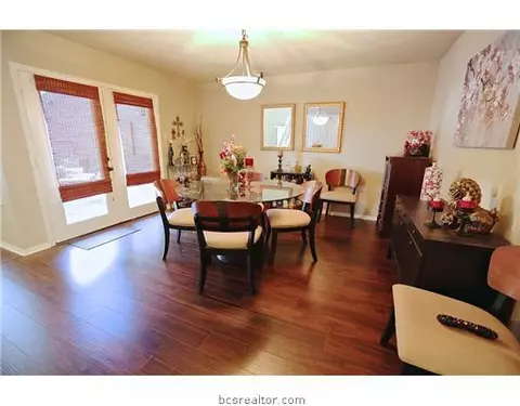2413 Memorial Dr, Bryan, TX 77802 photo 3