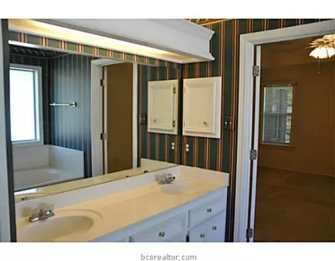 2306 Bastrop Cir, Bryan, TX 77808 photo 13