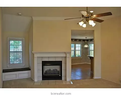 2306 Bastrop Cir, Bryan, TX 77808 photo 4