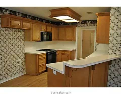 2306 Bastrop Cir, Bryan, TX 77808 photo 7