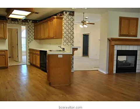 2306 Bastrop Cir, Bryan, TX 77808 photo 6