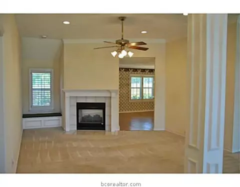 2306 Bastrop Cir, Bryan, TX 77808 photo 3