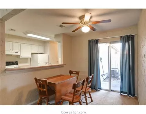 2100 Windsor Apt 2 Dr, Bryan, TX 77802 photo 6