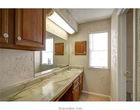 2100 Windsor Apt 2 Dr, Bryan, TX 77802 photo 12