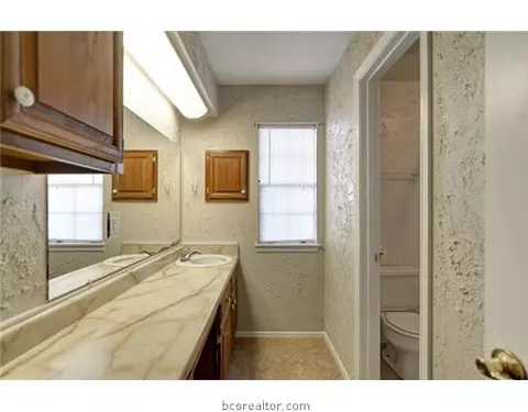2100 Windsor Apt 2 Dr, Bryan, TX 77802 photo 13