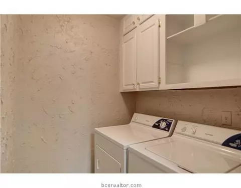 2100 Windsor Apt 2 Dr, Bryan, TX 77802 photo 9