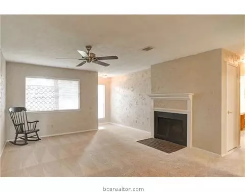 2100 Windsor Apt 2 Dr, Bryan, TX 77802 photo 4