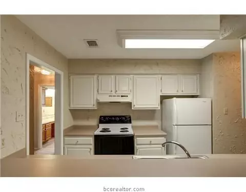 2100 Windsor Apt 2 Dr, Bryan, TX 77802 photo 8