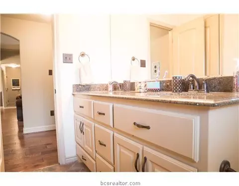 2913 Ambrose Dr, Bryan, TX 77808 photo 18
