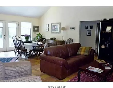 4221 Warwick Ln, Bryan, TX 77802 photo 4