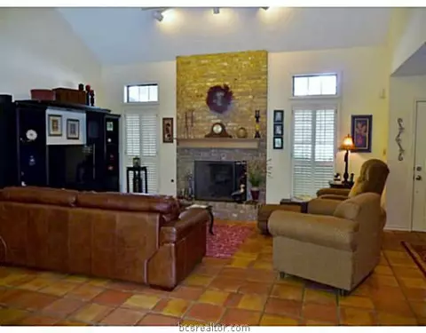 4221 Warwick Ln, Bryan, TX 77802 photo 3