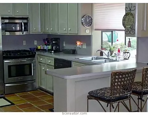 4221 Warwick Ln, Bryan, TX 77802 photo 9