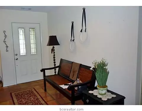 4221 Warwick Ln, Bryan, TX 77802 photo 2