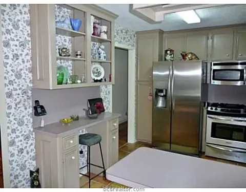 4221 Warwick Ln, Bryan, TX 77802 photo 8