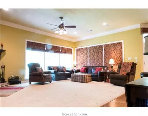 5873 Easterling Dr, Bryan, TX 77808 photo 6