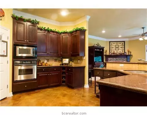 5873 Easterling Dr, Bryan, TX 77808 photo 8