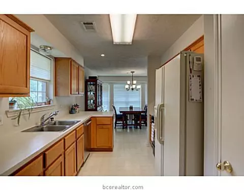 4705 Warwick Ln, Bryan, TX 77802 photo 11