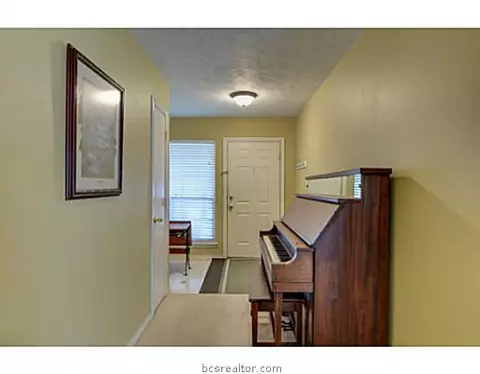 4705 Warwick Ln, Bryan, TX 77802 photo 2