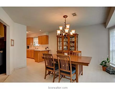 4705 Warwick Ln, Bryan, TX 77802 photo 9