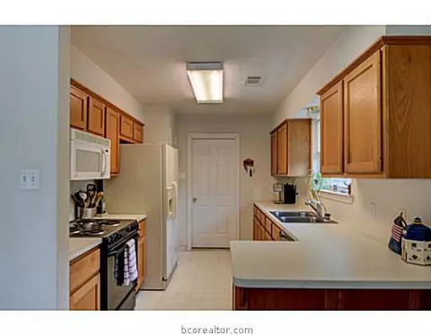 4705 Warwick Ln, Bryan, TX 77802 photo 10