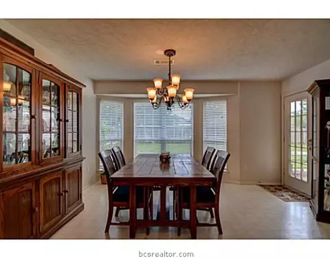 4705 Warwick Ln, Bryan, TX 77802 photo 8