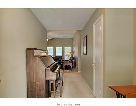 4705 Warwick Ln, Bryan, TX 77802 photo 3