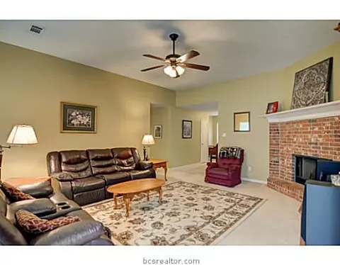 4705 Warwick Ln, Bryan, TX 77802 photo 5