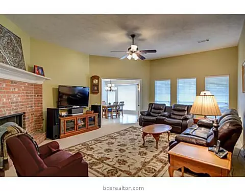 4705 Warwick Ln, Bryan, TX 77802 photo 6