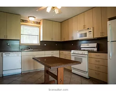 805 Blanco Ln, Bryan, TX 77801 photo 5