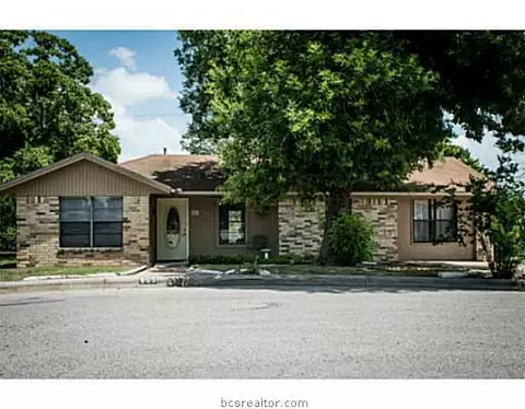 805 Blanco Ln, Bryan, TX 77801 photo 1